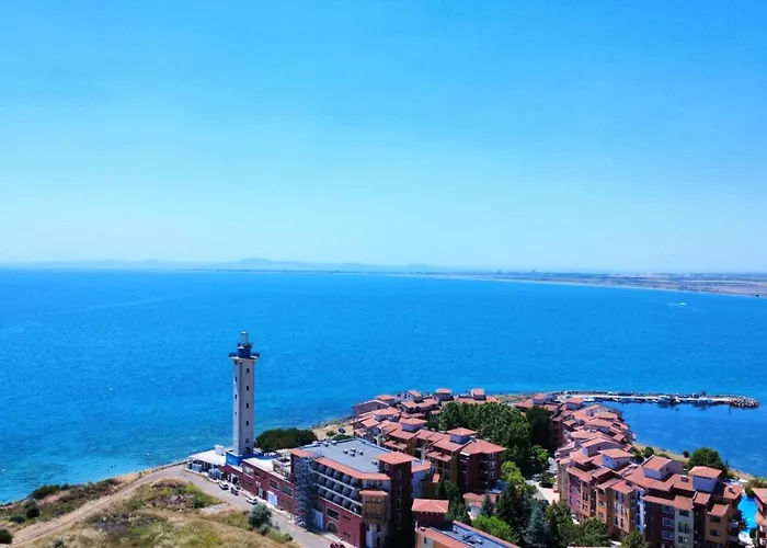 ваканционен *